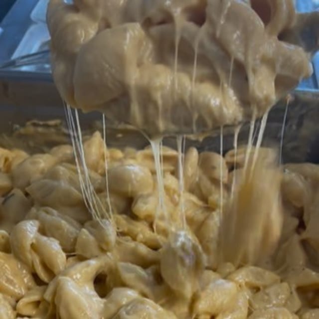 MAC & CHEESE.